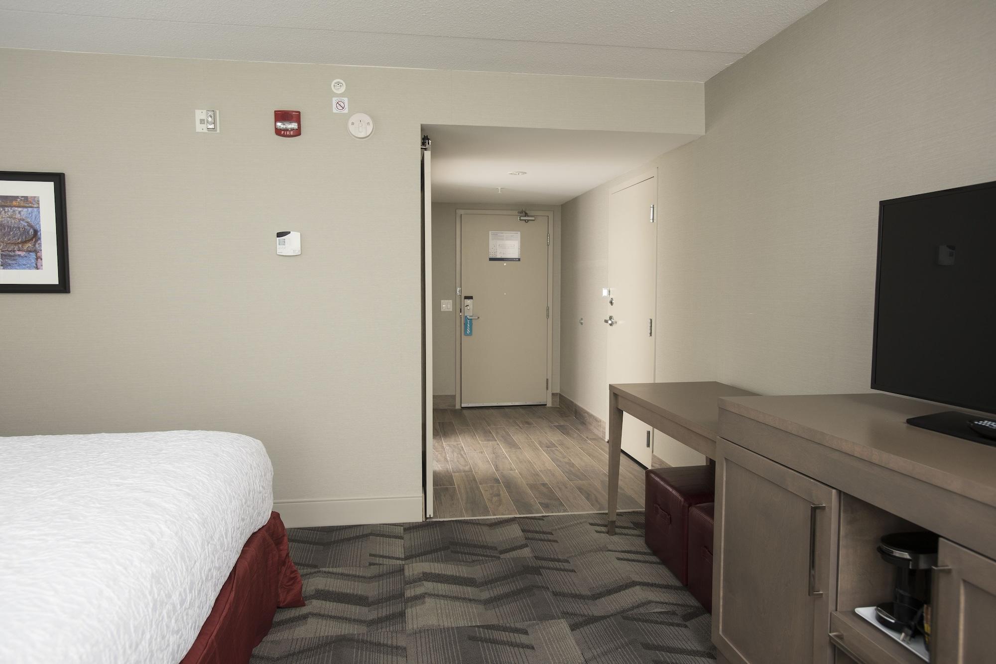 Hampton Inn & Suites By Hilton ת'אנדר ביי מראה חיצוני תמונה